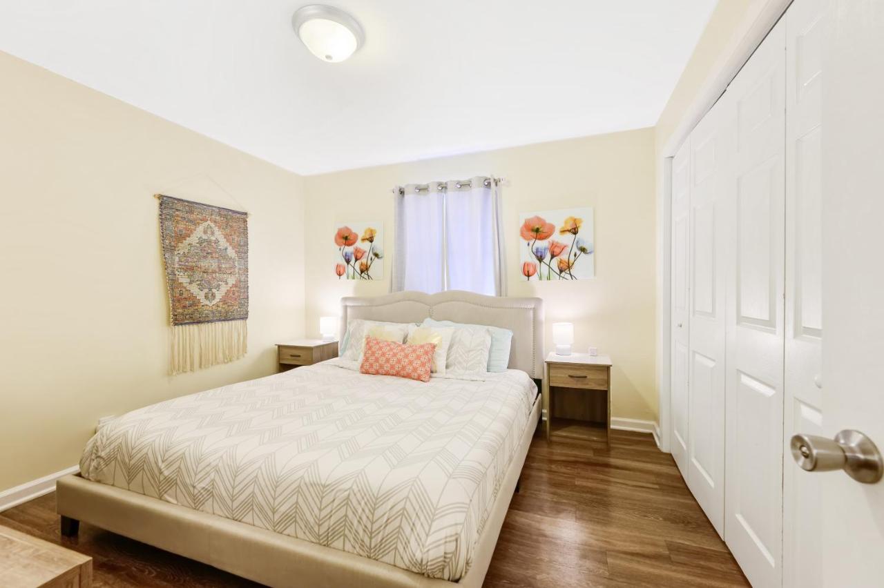Dapper Digs - King Bed - Long Term Stays - Duke Дарем Экстерьер фото