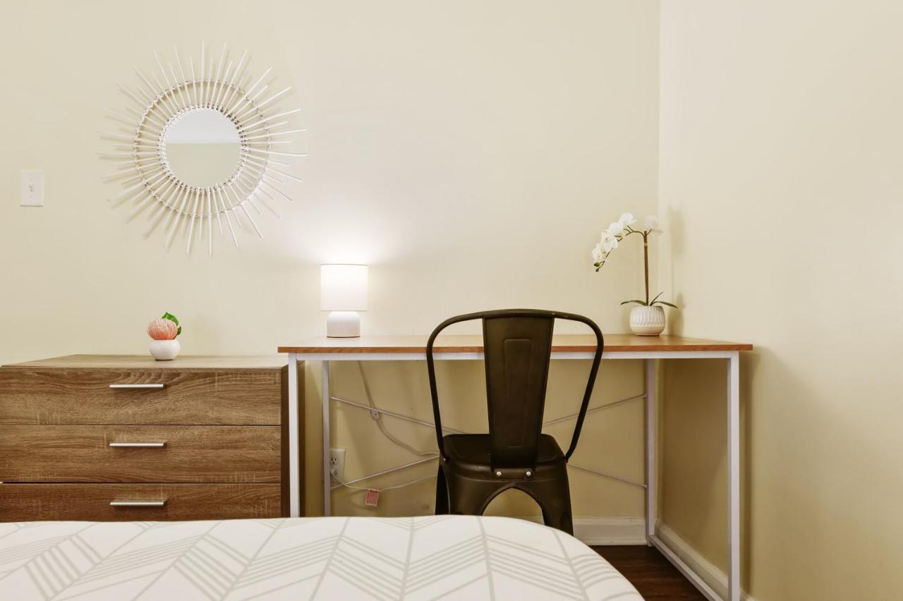 Dapper Digs - King Bed - Long Term Stays - Duke Дарем Экстерьер фото