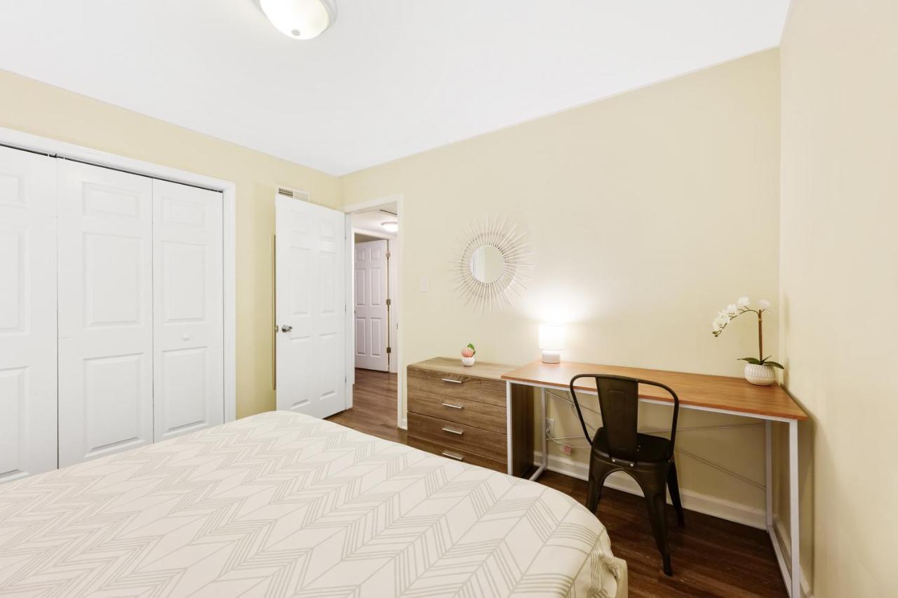 Dapper Digs - King Bed - Long Term Stays - Duke Дарем Экстерьер фото
