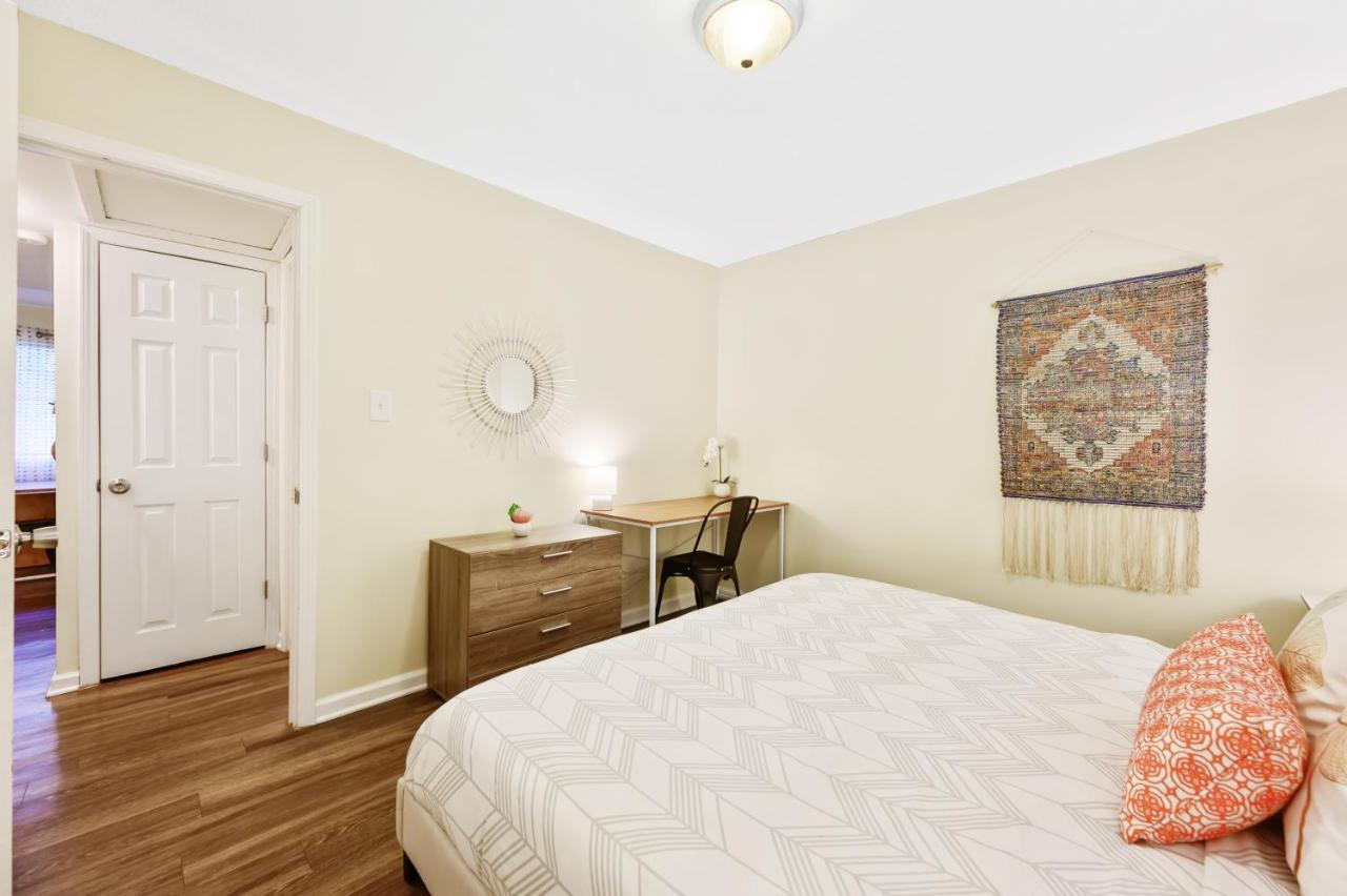 Dapper Digs - King Bed - Long Term Stays - Duke Дарем Экстерьер фото