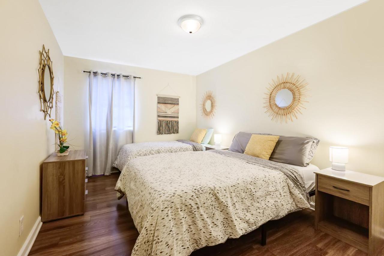Dapper Digs - King Bed - Long Term Stays - Duke Дарем Экстерьер фото